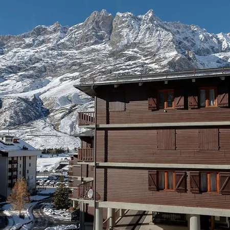 Hellochalet - Foyer Du Cervin Central, Apartment, 250m Lift * 布勒伊-切尔维尼亚